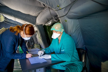Ministerul Apărării anunţă angajări temporare în sistemul medico-militar/ Se caută medici de diferite specialităţi, asistenţi medicali şi farmacişti