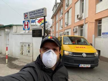 Aparat performant de analiză a testelor pentru Covid-19 adus la Iaşi, cu bani strânşi din donaţii. Se vor putea procesa 450 de teste pe zi, aparatul fiind montat la Spitalul de Boli Infecţioase