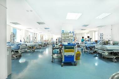 Şapte cadre medicale de la Spitalul Militar Central "Dr. Carol Davila", infectate cu coronavirus/ Persoanele cu care au intrat în contact au fost izolate, iar spaţiile au fost dezinfectate/ Medicii propun o metodă de supraveghere a personalului medical