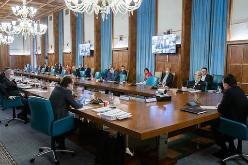 Violeta Alexandru: Părinţii care stau acasă cu copiii mai mici de 12 ani vor beneficia de ajutorul de 75% din salariu şi pe durata vacanţei 