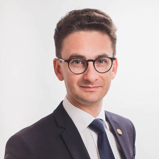 Un deputat USR povesteşte că un coleg de partid din Suceava a murit după i s-a spus să se trateze acasă, că are o simplă răceală, deşi avea febră 40 şi stare gravă/ Bărbatul a fost dus la spital abia după ce medicii militari au preluat conducerea