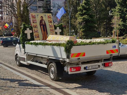 Racla cu moaştele Sfintei Cuvioase Parascheva, în pelerinaj prin mai multe oraşe ale Moldovei