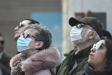 Purtarea mijloacelor de protecţie a gurii şi nasului, obligatorie în toate locurile publice închise din judeţul Botoşani