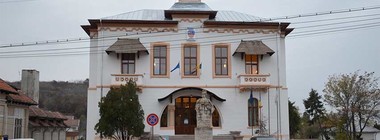 Primăria Slatina va oferi, pe toată perioada stării de urgenţă, câte cinci măşti de protecţie şi cinci perechi de mănuşi, săptămânal, fiecărei familii din oraş/ De asemenea, vor fi oferite tichete sociale mai multor categorii de persoane 