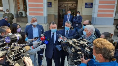 UPDATE: Spitalul Judeţean Deva, condus de o echipă de patru medici militari, coordonată de un specialist în boli infecţioase din Galaţi