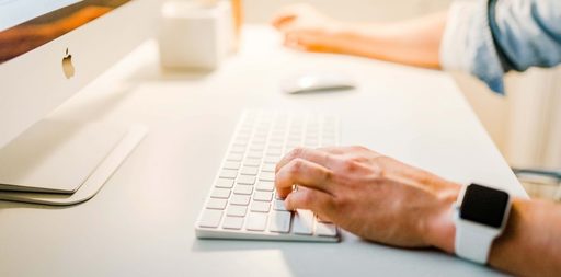 Inspectoratul Şcolar Constanţa solicită agenţilor economici să doneze echipamente IT pentru ca elevii din judeţ să poată urmări cursuri online/ 4.700 de copii ar avea nevoie de echipamente pentru a se putea conecta la orele online