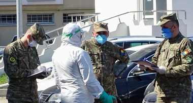 Nicolae Ciucă: Problema spitalelor afectate în mod sistemic de răspândirea infecţiilor cu COVID-19 în rândul personalului medical este una gravă, de maximă urgenţă şi care cere măsuri ferme, radicale şi imediate/ Spitalul Suceava nu a fost militarizat