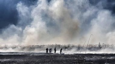 Plângere penală şi amendă de 115.000 de lei după incendiul din Periş