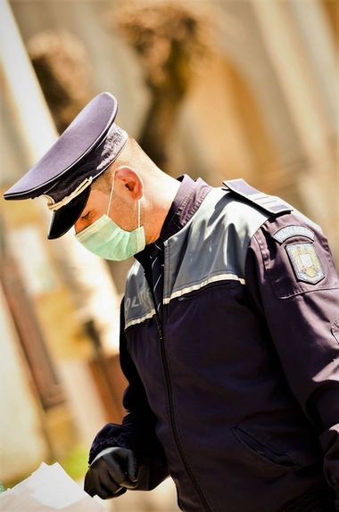 Poliţia Română: Criminalitatea sesizată în luna martie a scăzut la cei mai importanţi indicatori - furturi, tâlhării, infracţiuni stradale/ În schimb, au crescut faptele de violenţă în familie/ Numărul accidentelor rutiere grave a scăzut semnificativ