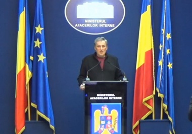Acord semnat între Ministerul Afacerilor Interne şi Patriarhie - Angajaţii MAI vor ajuta la împărţirea Sfintelor Paşti şi a Luminii sfinte aduse de la Ierusalim în seara Învierii - VIDEO