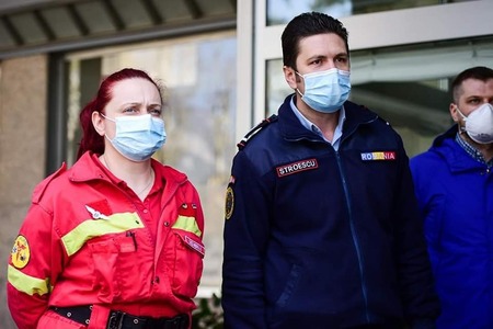 Ofiţer de la ISU Sibiu din echipa medicală aflată în misiune în Italia: Aici populaţia a înţeles că numai stând acasă şi limitând la maxim contactul cu celelalte persoane poate fi prevenită răspândirea acestui coronavirus - FOTO