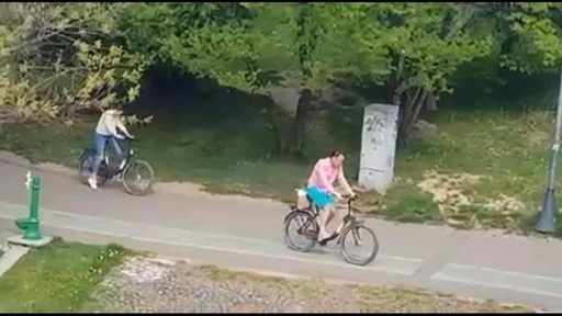 Primarul Robert Negoiţă şi partenera sa, amendaţi cu câte 10.000 de lei, după ce s-au plimbat cu bicicletele în Parcul IOR 