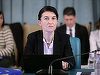 Violeta Alexandru: Guvernul, alături de preşedintele Iohannis, au gestionat singuri criza/ Cu alte cuvinte, unii cu munca, alţii cu obiective electorale clare/ În politică, până se termină calculele de făcut, poate trece criza