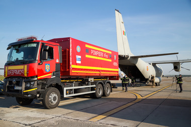 UPDATE - 90.000 de măşti de protecţie tip FFP2, transportate în Italia cu o aeronavă C-27J Spartan / La întoarcere, aeronava va aduce echipa medicală aflată în misiune în spitale italiene, dar şi echipamente medicale donate Sucevei de Papa Francisc - FOTO