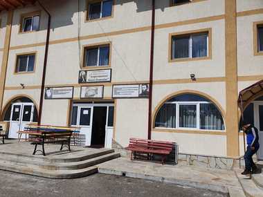 Suceava: 63 de vârstnici şi 9 angajaţi de la Centrului Social Creştin Bogdăneşti, confirmaţi cu coronavirus/ Unitatea nu poate asigura circuite diferite, aşa că s-a dispus internarea în spital a tuturor bolnavilor