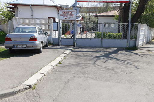 Buzău: 27 de pacienţi cu coronavirus sunt internaţi în Spitalul din Râmnicu Sărat, cei mai mulţi din cartierul Poştă din municipiul Buzău/ Unitatea va primi încă 30 de bolnavi din Vrancea, managerul afirmând că are echipamente şi medicamentele necesare