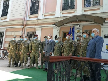 Paşapoarte diplomatice pentru membrii misiunilor medicale româneşti din Italia şi din Republica Moldova. Ministrul de Externe: Este un mesaj de recunoştinţă şi mulţumire - FOTO