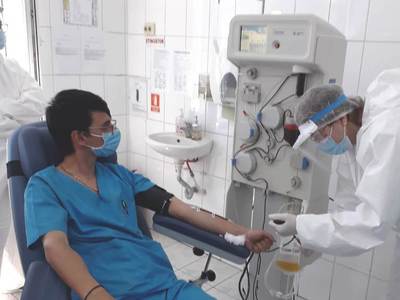 Sibiu: Prima recoltare de plasmă umană hiperimună de la un pacient vindecat de COVID-19, donatorul fiind un asistent medical de la SCJU