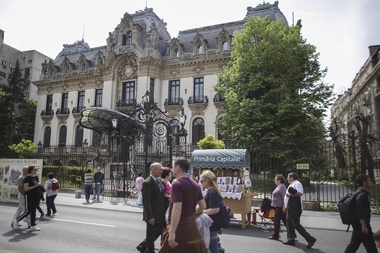 Cea mai mare parte a centrului vechi din Bucureşti devine pietonală în weekend începând cu 22 mai

