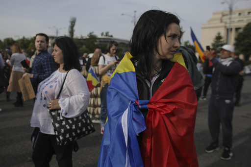 UPDATE - Protest în Bucureşti, participanţii cerând dovezi despre existenţa pandemiei şi reclamând încălcarea legii prin instituirea stării de urgenţă/ Adrian Severin şi Bogdan Stanoevici, printre protestatari/ Precizările Jandarmeriei - FOTO