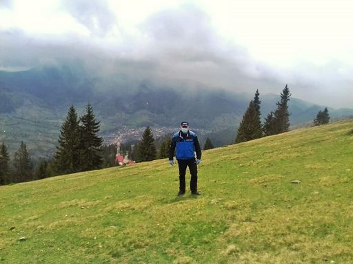 Jandarmii au intervenit în ultimele două săptămâni în 20 de cazuri pentru îndepărtarea urşilor de pe traseele turistice şi din curţile oamenilor/ Recomandări pentru turişti