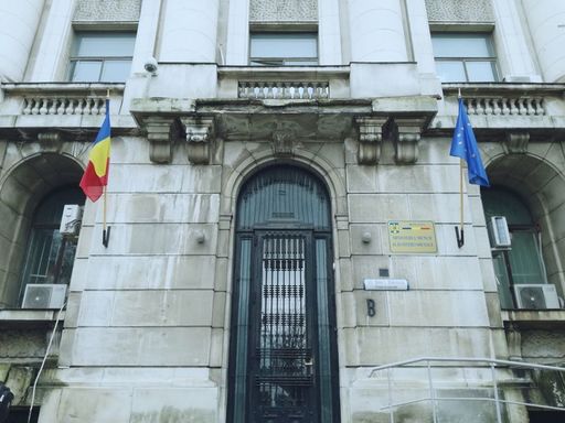 UPDATE - Reguli pentru prevenirea contaminării la locul de muncă, pe perioada stării de alertă - Angajatorul asigură culoare speciale de acces şi de circulaţie şi limitează accesul la zonele comune/ Angajaţii poartă mască şi acceptă termometrizarea 