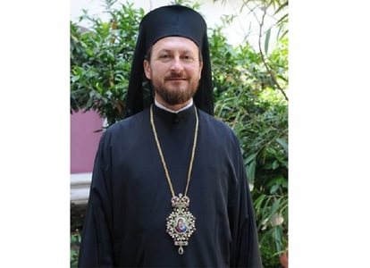UPDATE - Fostul episcop de Huşi Corneliu Onilă, reţinut de procurorii din Iaşi pentru acte sexuale cu un minor / Patriarhia: Când va exista o decizie definitivă de condamnare, va putea fi decisă caterisirea