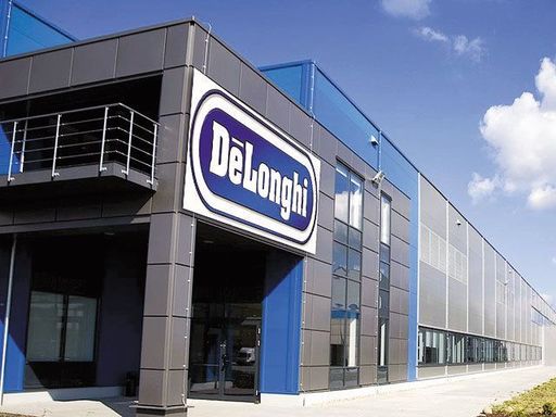 Fabrica De'Longhi România de la Jucu îi angajează pe cei 33 de muncitori originari din Sri Lanka, cărora le-au fost desfăcute contractele de muncă la o firmă de confecţii din Botoşani 