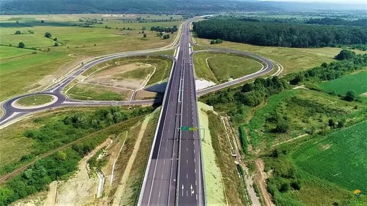 CNAIR: Maşinile mai mari de 7,5 tone pot circula pe lotul 3 al autostrăzii Lugoj - Deva

