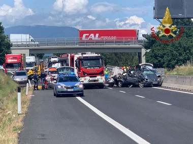 Patru români, între care doi copii, morţi într-un accident în Italia / Alţi trei cetăţeni români au fost răniţi 