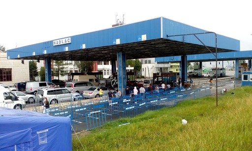 Trafic crescut la frontiera cu Ungaria în contextul măsurilor de relaxare - FOTO 

