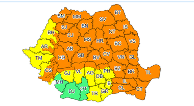 Cea mai mare parte a ţării este sub cod portocaliu de furtuni puternice vineri, urmând a se înregistra precipitaţii care pot cumula 80 de litri pe metru pătrat/ Codul galben, prelungit până luni
