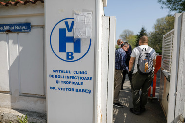 Un număr de 303 de pacienţi infectaţi cu noul coronavirus, internaţi în Spitalul ”Victor Babeş”/ Unitatea are în total 450 de locuri pentru pacienţii COVID-19
