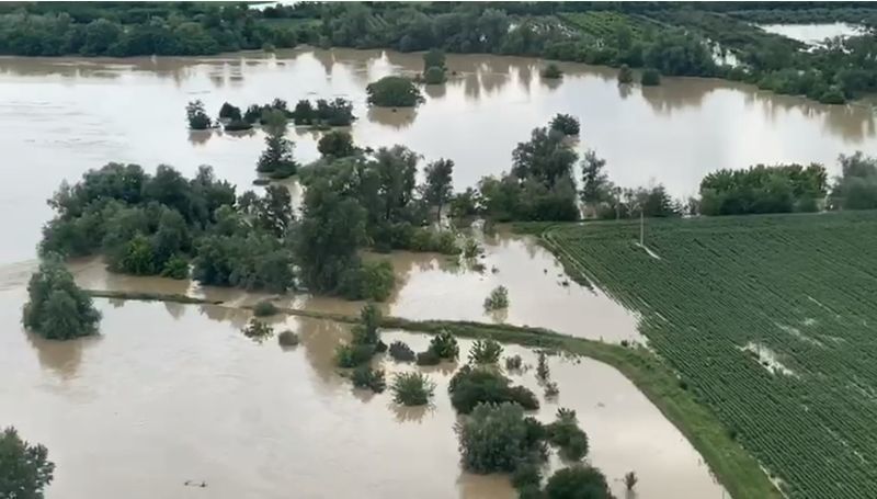 Peste 24.000 de angajaţi ai MAI acţionează în sprijinul persoanelor afectate de fenomenele meteorologice şi inundaţii