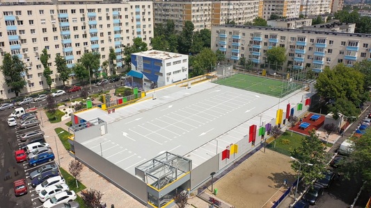 Parcare publică supraetajată, cu teren de sport pe acoperiş, inaugurată în Sectorul 4 - FOTO