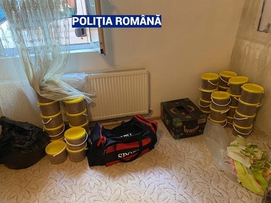 Zeci de perchezitii în şase judeţe şi în Bucureşti într-un dosar referitor la vânzarea de tutun prelucrat, prejudiciul fiind de un milion de euro - FOTO