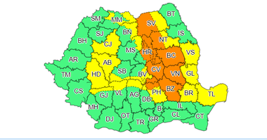 Meteorologii au actualizat avertizările de instabilitate atmosferică  - Până marţi dimineaţă, mai multe judeţe se vor afla sub cod portocaliu, cu cantităţi de precipitaţii care pot ajunge şi la 60 de litri pe metru pătrat