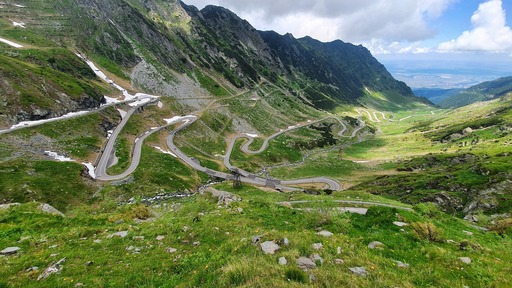 Circulaţia pe Transfăgărăşan, deschisă în timpul zilei/ CNAIR avertizează că în zonă a fost semnalată prezenţa urşilor