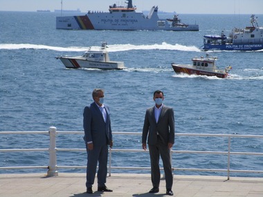 Vela, către forţele MAI detaşate pe litoral: Trebuie să vă faceţi datoria pentru ca toţi cei care vin pe litoral să trăiască momente deosebite, să se relaxeze, să se distreze/ MInistrul a trecut în revistă efectivele şi tehnica de luptă - FOTO
