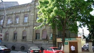 Spitalul CFR Timişoara o cercetează disciplinar pe prima asistentă medicală a unităţii infectată cu COVID-19 şi ar putea depune plângere penală faţă de aceasta, întrucât nu ar fi purtat echipament de protecţie