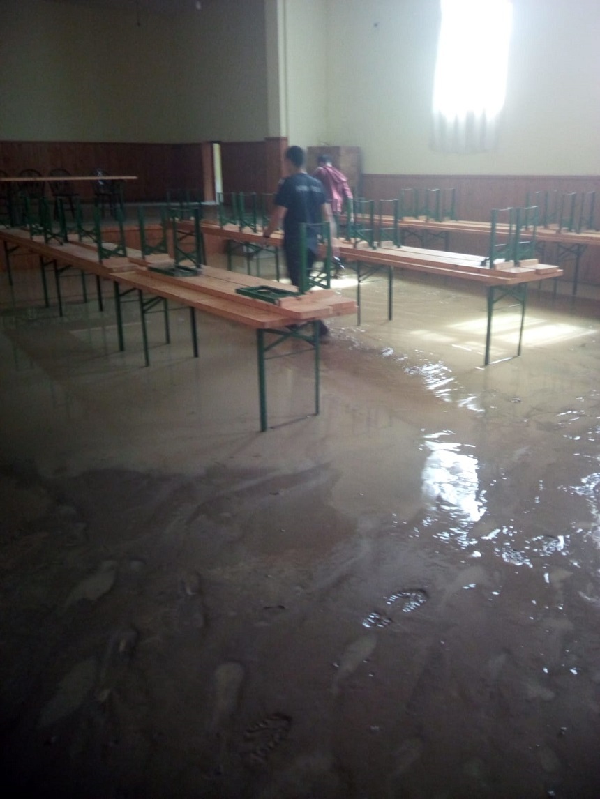 Guvernul discută alocarea sumei de 327 de milioane de lei pentru judeţele afectate de inundaţii
