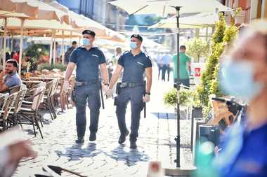 Peste 12.000 de amenzi, în valoare de aproape 4,5 milioane de lei, date după controale la persoane şi operatori economici vizând respectarea măsurilor de protecţie sanitară