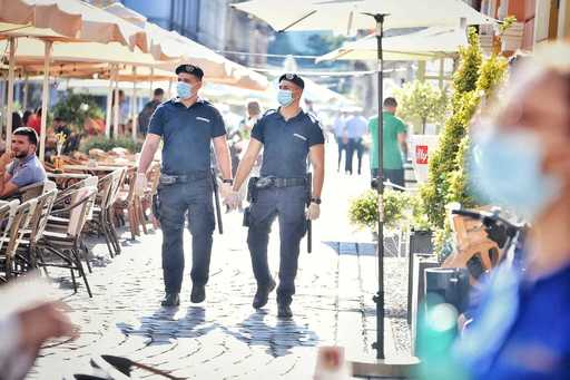 Peste 12.000 de amenzi, în valoare de aproape 4,5 milioane de lei, date după controale la persoane şi operatori economici vizând respectarea măsurilor de protecţie sanitară
