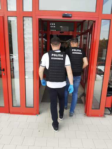 Ministerul de Interne: 4.819 firme, controlate sâmbătă pentru respectarea măsurilor de protecţie sanitară/ S-au dat peste 2.000 de amenzi, în valoare de 748.050 lei/ Cele mai multe sancţiuni, pentru nerespectarea măsurilor de protecţie individuală
