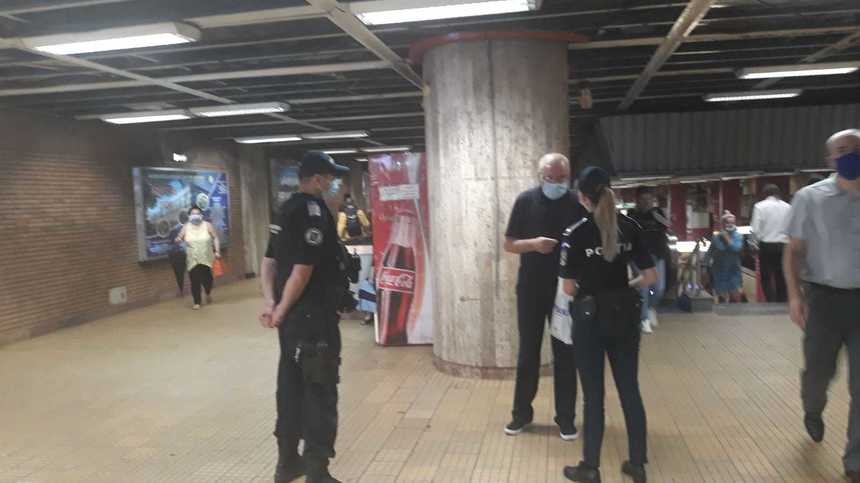 Poliţiştii şi jandarmii din Bucureşti au dat 169 de amenzi la metrou, săptămâna trecută, cele mai multe pentru încălcarea legii privind starea de alertă
