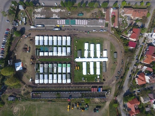 Spitalul de campanie amplasat pe un stadion din Timisoara va fi funcţional de săptămâna viitoare/ Unitatea este operaţionalizată din cauza creşterii numărului de cazuri de coronavirus