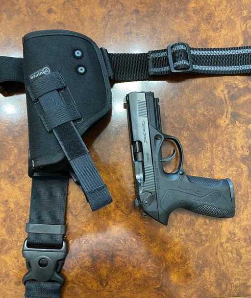 Sindicatul Europol: Primele 5.000 de pistoale noi, din cele 25.000 cumpărate, vor ajunge săptămâna viitoare la poliţiştii de ordine publică şi la cei rutieri/ Tocul va putea fi purtat şi pe picior, ceea ce conferă o mai bună mobilitate