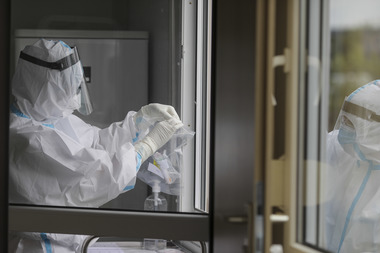 Focar de coronavirus la un centru de tratare a cancerului din Timişoara, unde au fost confirmate zece cazuri/ Şapte focare sunt active în Timiş, iar inspectorii DSP au în desfăşurare 31 de anchete epidemiologice