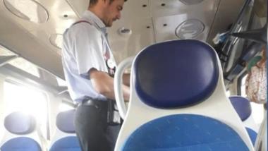 UPDATE - Conductor de tren, cercetat disciplinar după ce a fost filmat fără mască de protecţie/ În plus, conductorul a afirmat că nu este declarată pandemie de către Ministerul Sănătăţii, iar masca o purtăm ”de proşti”/ Poliţiştii s-au autosesizat - VIDEO