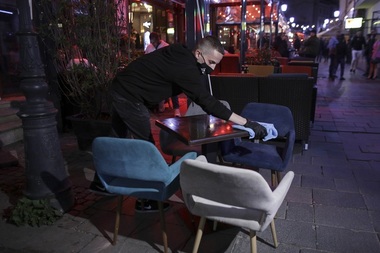 Autorităţile din Buzău consideră că în judeţ nu se impune închiderea teraselor pe timpul nopţii